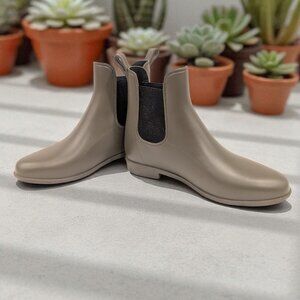 Forest Green Chelsea Rain Boots – Women’s Size 8 – Like New
